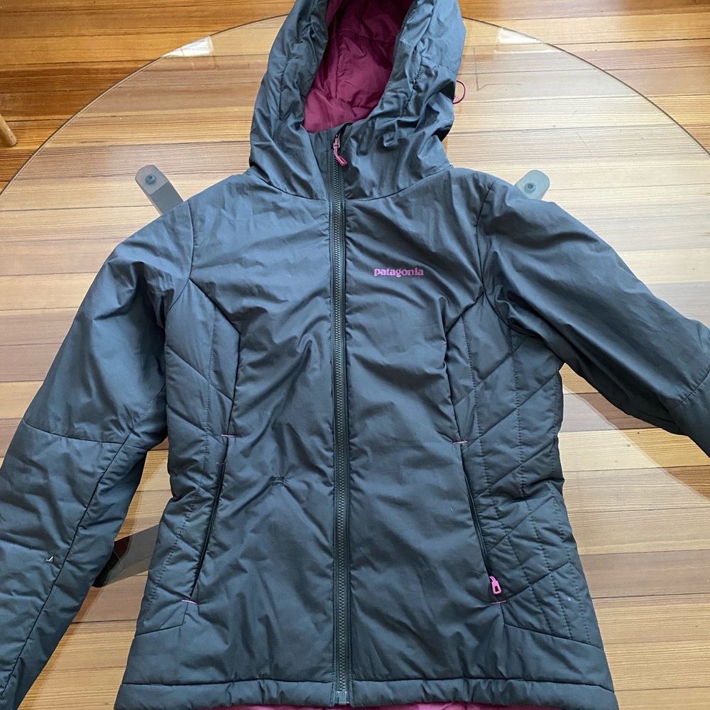 Patagonia women’s x-small gray hooded jacket